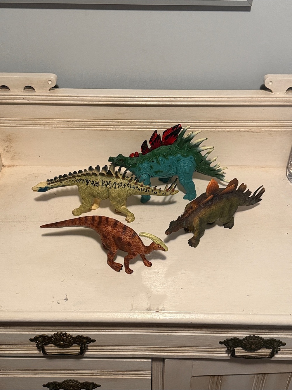 Dinasaur figurine lot of 4 one lights up and makes noise